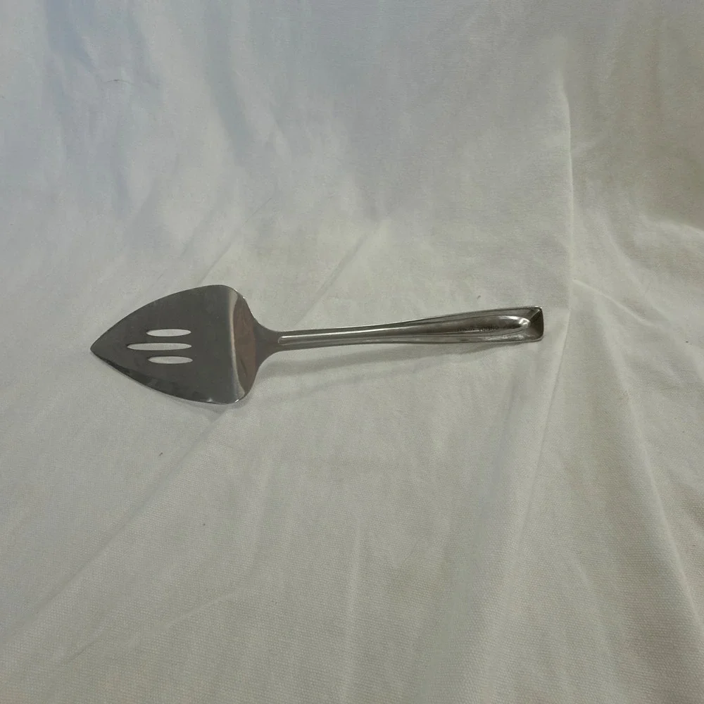Oneida Pie Server Unisex OS Silver Excellent Slotted Stainless Steel Flatware